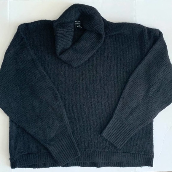 NEW LOOK MATERNITY Turtle Sweater Pullover. Black. M - Picture 1 of 4